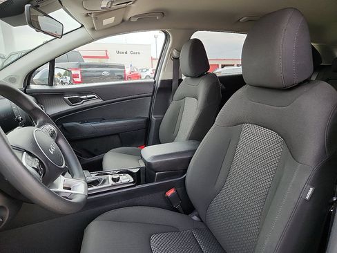 Used 2025 Kia Sportage LX FWD image 7
