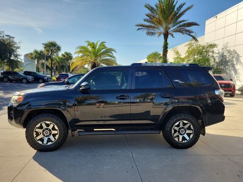 Used 2017 Toyota 4Runner TRD Off-Road AWD/4WD image 3