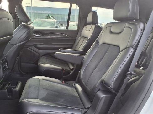 Used 2023 Jeep Grand Cherokee L Laredo image 10