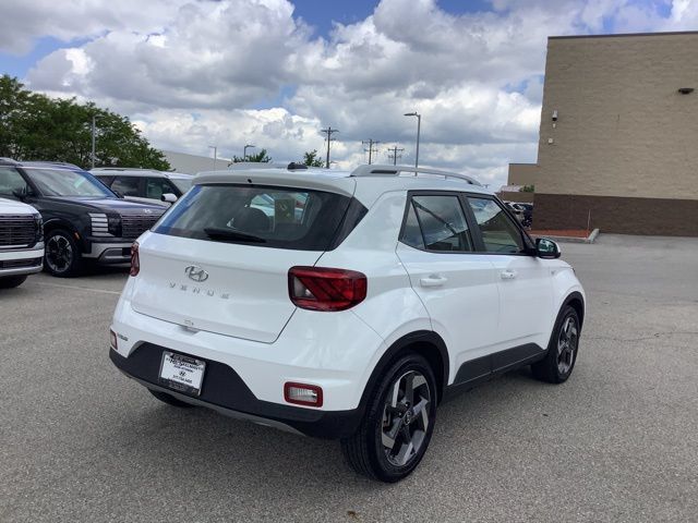 Used 2026 Hyundai Venue SEL FWD image 6