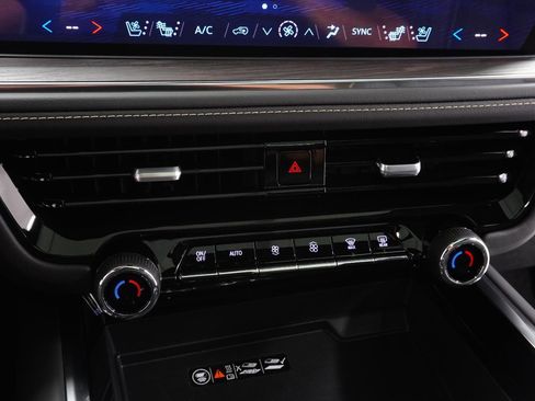 New 2026 Chevrolet Suburban Premier image 31