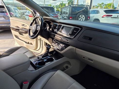 Used 2019 Kia Sedona EX w/ EX Premium Package FWD image 15