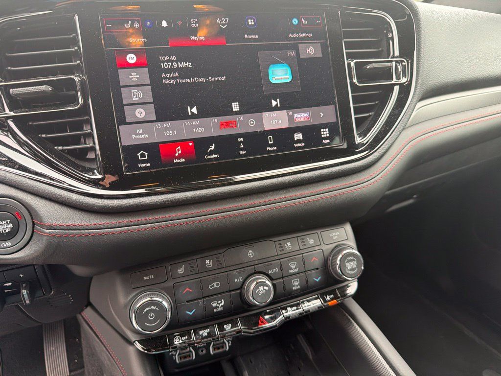Used 2025 Dodge Durango GT AWD/4WD image 12