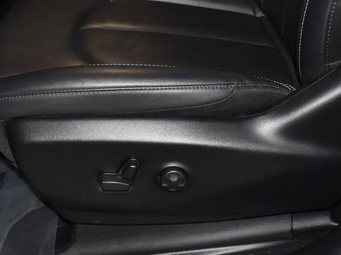 Certified 2025 Chrysler Pacifica Select image 13