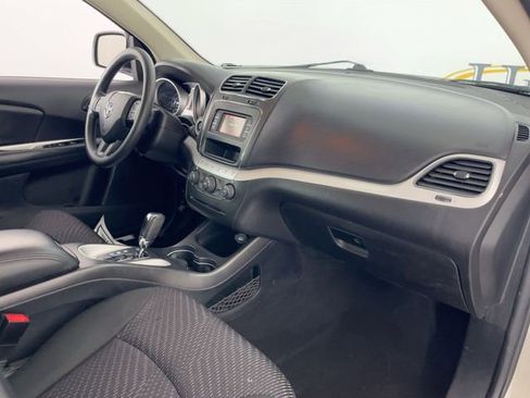 Used 2019 Dodge Journey SE image 29