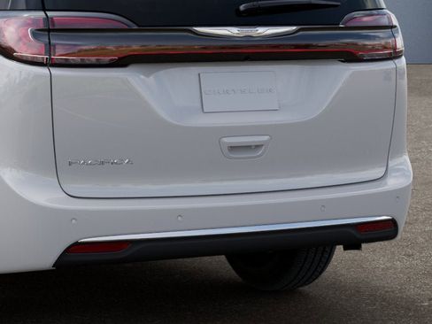 New 2026 Chrysler Pacifica Select image 13