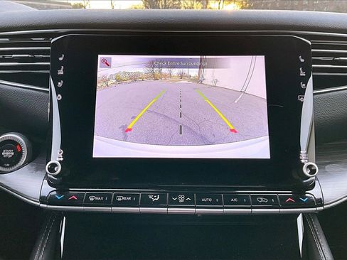 Certified 2024 Jeep Wagoneer L Series II w/ Flexible Seating Group image 14