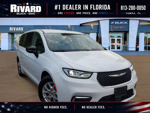 Used 2024 Chrysler Pacifica Touring-L FWD image 1