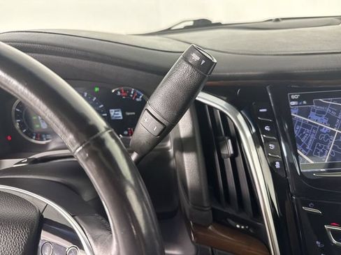 Used 2019 Cadillac Escalade ESV Luxury AWD/4WD image 17