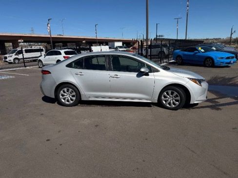 Used 2023 Toyota Corolla LE FWD image 17