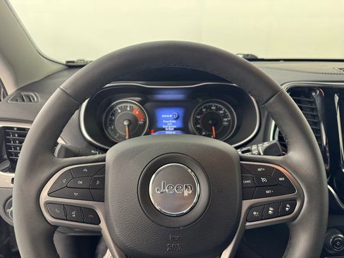 Used 2022 Jeep Cherokee Limited image 18