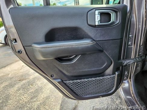 Used 2025 Jeep Wrangler Unlimited Sahara w/ Safety Group AWD/4WD image 19