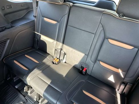 Used 2023 GMC Yukon AT4 w/ AT4 Premium Package AWD/4WD image 12