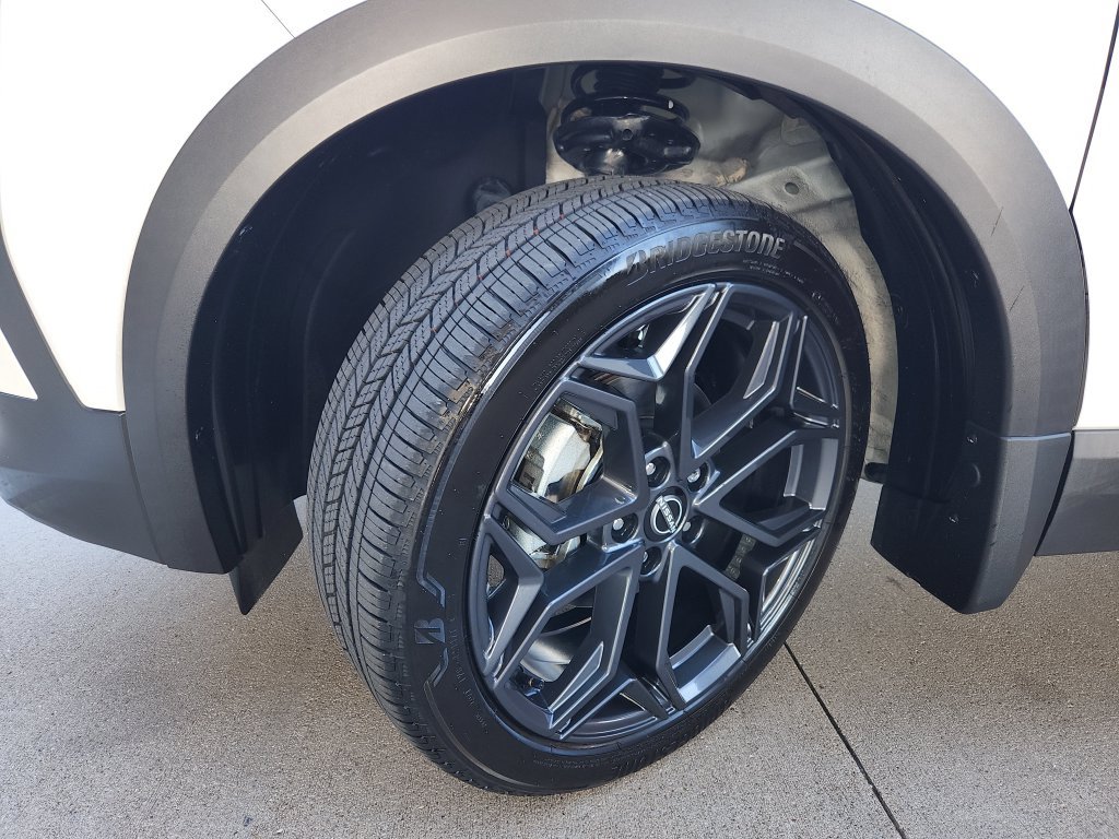 Certified 2025 Nissan Kicks SR FWD image 32