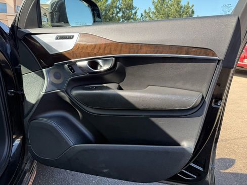 Used 2016 Volvo XC90 T6 Momentum w/ Momentum Plus Package AWD/4WD image 30