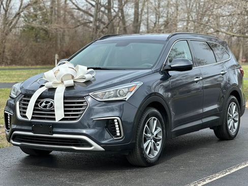 Used 2017 Hyundai Santa Fe SE image 1