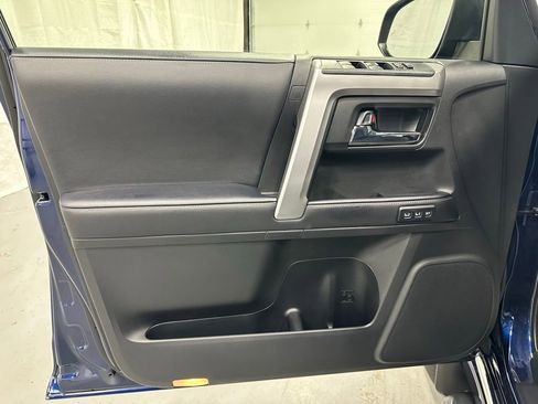 Used 2022 Toyota 4Runner Limited AWD/4WD image 8