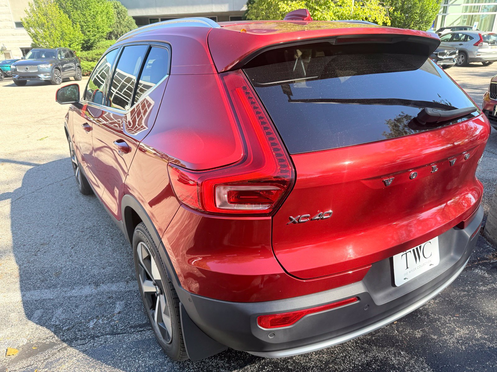 Used 2024 Volvo XC40 B5 Plus w/ Protection Package Premier AWD/4WD image 7