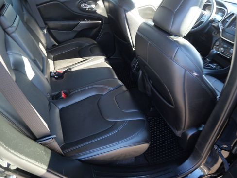 Used 2019 Jeep Cherokee Latitude Plus w/ Cold Weather Group image 25