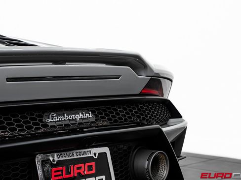 Used 2023 Lamborghini Huracan EVO image 19