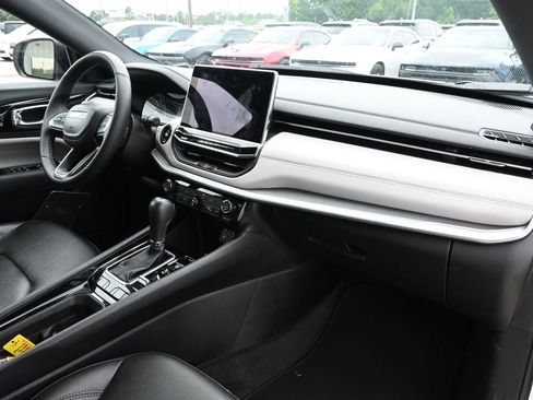 Used 2024 Jeep Compass Limited AWD/4WD image 31