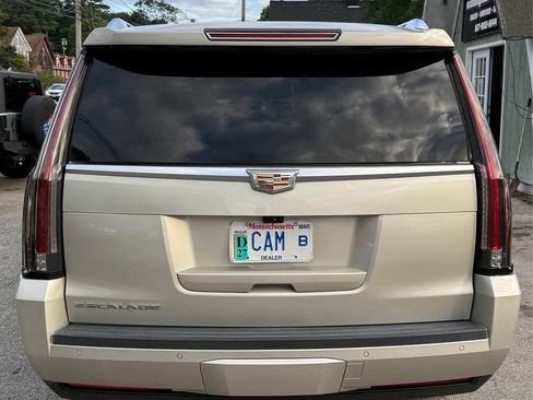 Used 2017 Cadillac Escalade ESV Luxury AWD/4WD image 8