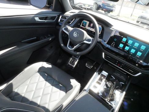 Used 2024 Volkswagen Atlas Cross Sport SEL Premium R-Line image 9