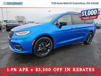 New 2026 Chrysler Pacifica Select w/ S Appearance Package