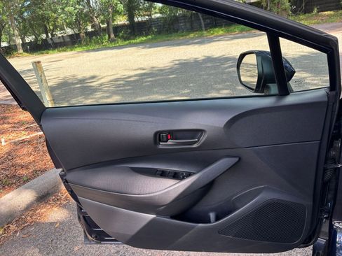 Used 2025 Toyota Corolla LE FWD image 18