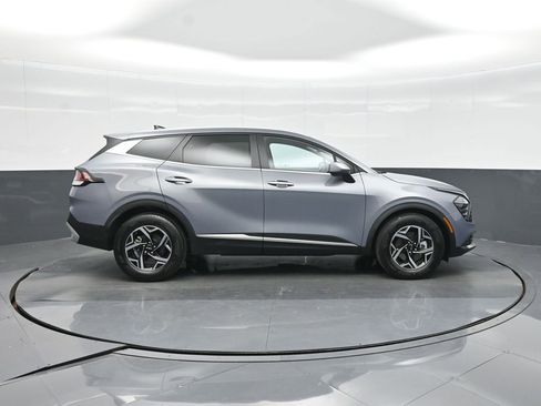 Used 2025 Kia Sportage LX FWD image 9
