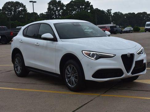 Used 2023 Alfa Romeo Stelvio Sprint RWD image 3