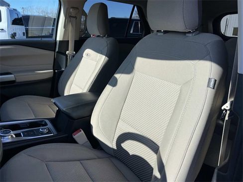 Used 2023 Ford Explorer XLT image 29