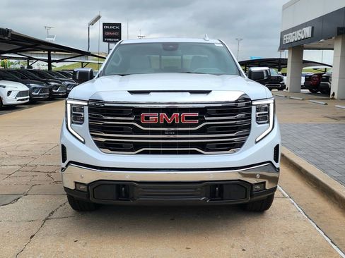 New 2026 GMC Sierra 1500 SLT image 9