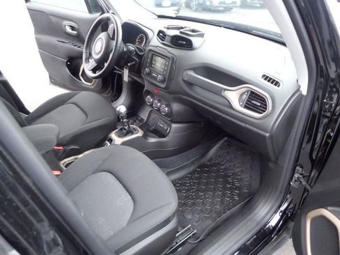 Used 2016 Jeep Renegade Latitude FWD image 13