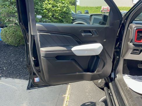 Used 2024 GMC Canyon AT4X AWD/4WD image 17