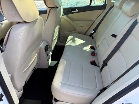 Used 2011 Volkswagen Tiguan S image 14