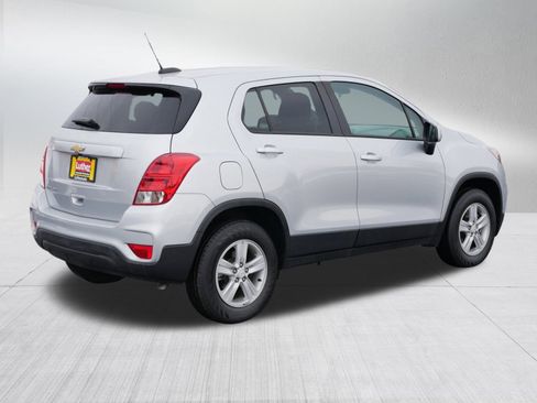 Used 2022 Chevrolet Trax LS w/ Tint and Cruise Package image 7