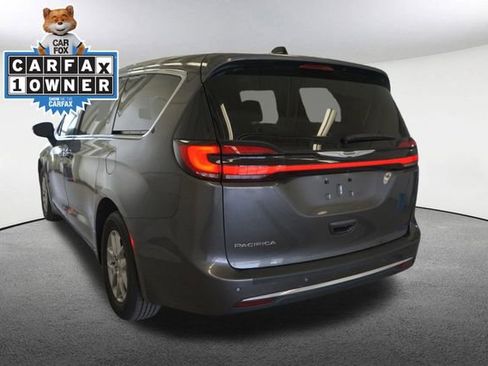 Used 2023 Chrysler Pacifica Touring-L image 11