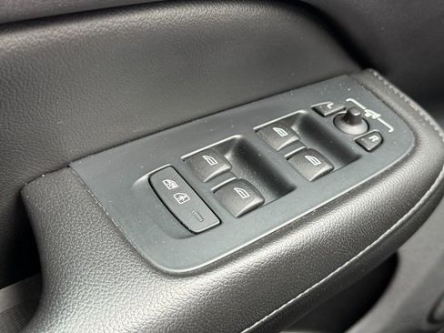 Used 2022 Volvo S60 B5 Momentum AWD/4WD image 27