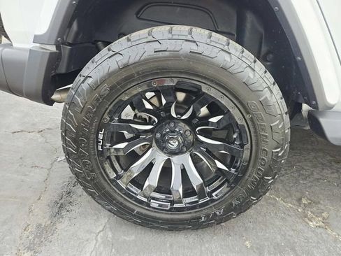 Used 2020 Jeep Wrangler Unlimited Sahara AWD/4WD image 12