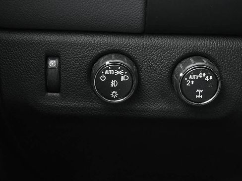 Used 2019 Chevrolet Colorado Z71 AWD/4WD image 19