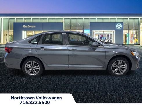 Certified 2022 Volkswagen Jetta SE image 2