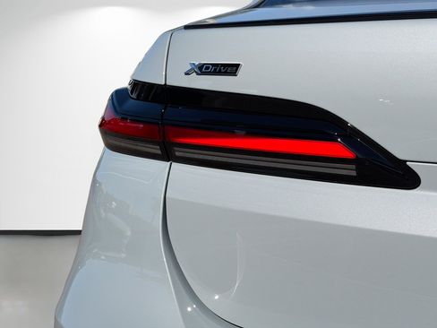 New 2026 BMW 750e xDrive w/ Executive Package image 10