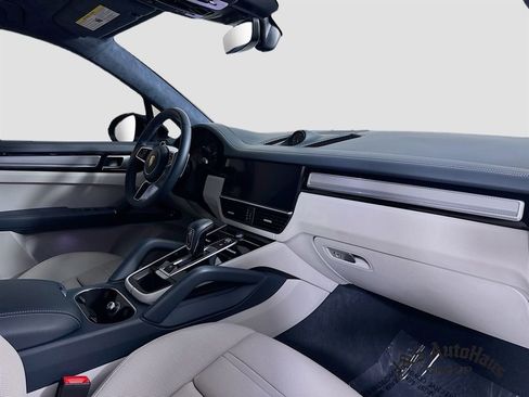 Used 2023 Porsche Cayenne Platinum Edition w/ Premium Package Plus image 37