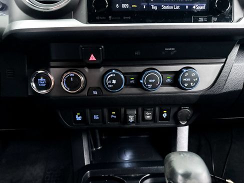 Used 2019 Toyota Tacoma TRD Off-Road w/ Technology Package AWD/4WD image 20