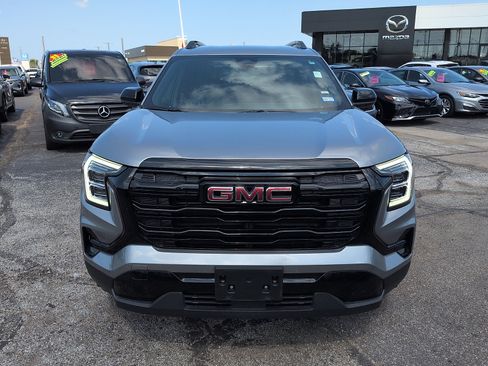 Used 2026 GMC Terrain Elevation w/ Elevation Premium Package FWD image 3