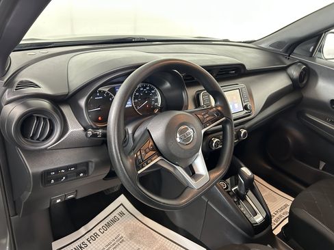 Used 2020 Nissan Kicks S FWD image 10