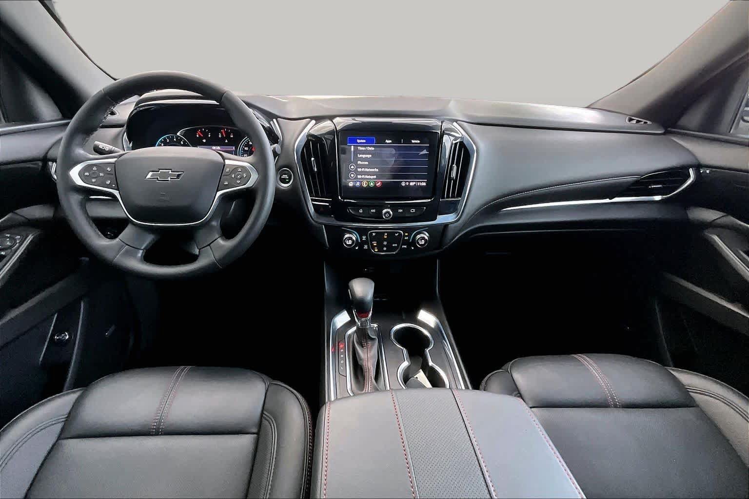 Used 2023 Chevrolet Traverse RS FWD image 15