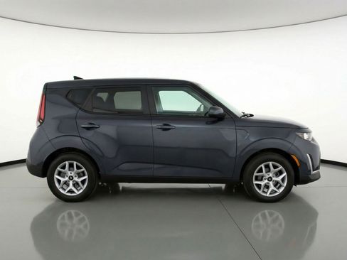 Used 2025 Kia Soul LX w/ LX Technology Package image 11