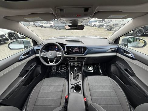Used 2024 Volkswagen Taos SE FWD image 22